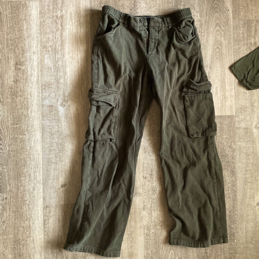 Green cargo jeans